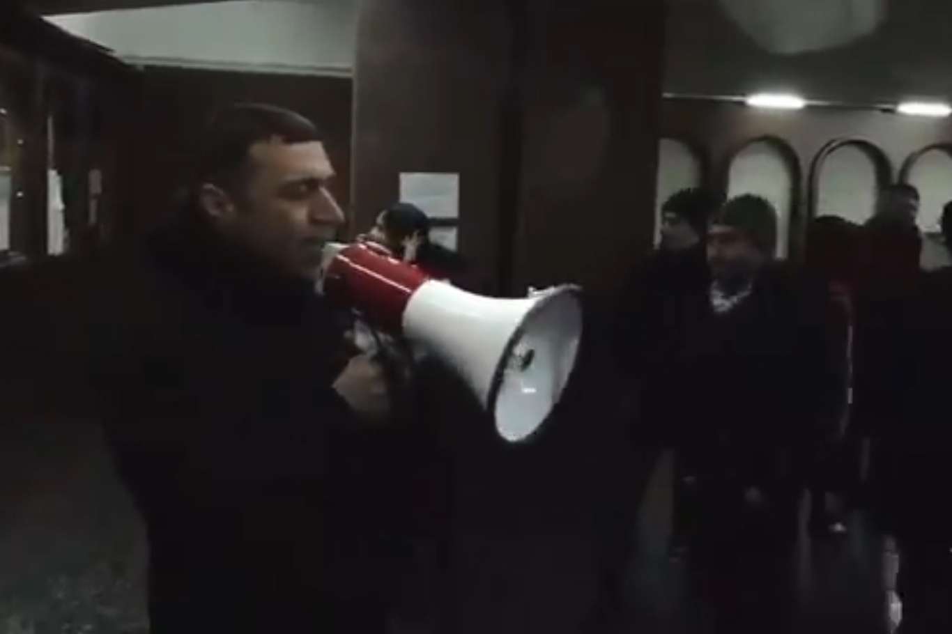 یورش تظاهرکنندگان به ساختمان حکومت در ارمنستان